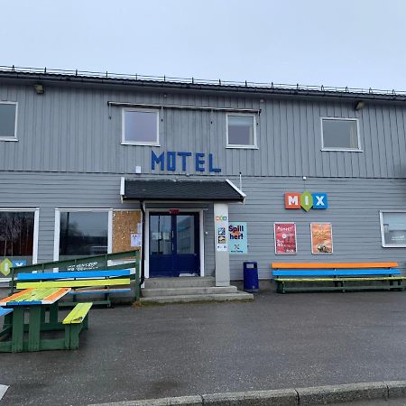 Mix Tana Spiseri Og Overnatting Motel Екстериор снимка