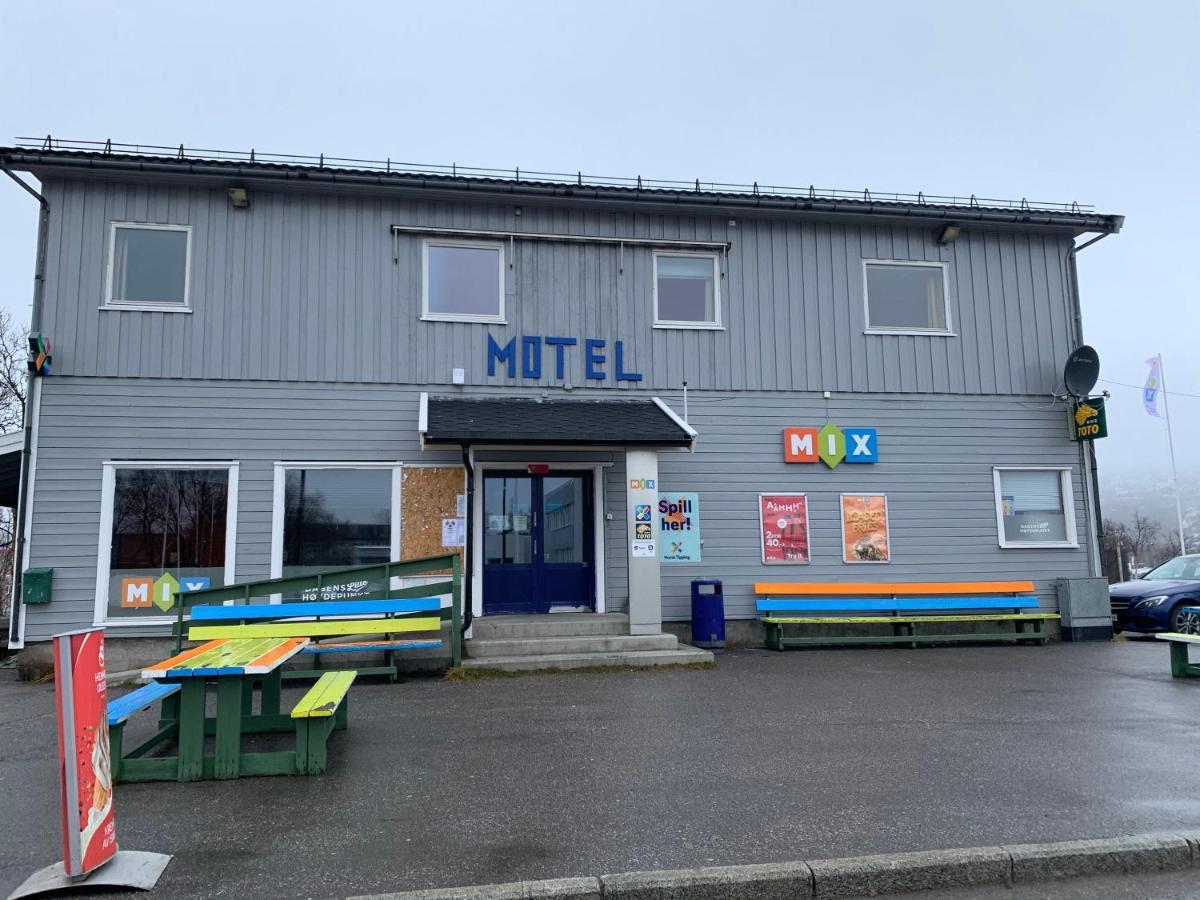 Mix Tana Spiseri Og Overnatting Motel Екстериор снимка